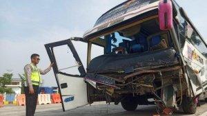 bus-bonek-kecelakaan-di-tol-pekalongan.jpg