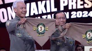 capres-2024-ganjar-pranowo-dan-cawapres-2024-mahfud-md-di-deb.jpg