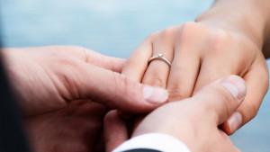 cincin-kawin-dipakai-di-tangan-kanan.jpg