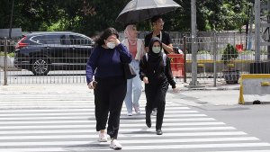 cuaca-panas-jakarta-di-tengah-musim-hujan_20231222_140209.jpg