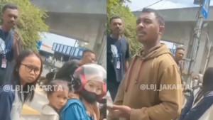 debt-collector-melakukan-penarikan-motor-ibu-ibu-bonceng-anak-di-Pulogadung.jpg