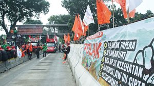 demo-buruh-tolak-tabungan-perumahan-rakyat-tapera_20240606_185752.jpg