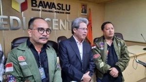 deputi-bidang-hukum-tpn-ganjar-mahfud-todung-mulya-lubis-tengah-di-media-center-kantor-bawaslu-ri.jpg