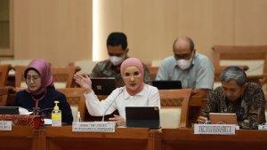 dirut-pertamina-nicke-widyawati-dalam-rapat-kerja-komisi-vii-di-gedung-nusantara-i.jpg