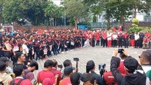 dito-ariotedjo-secara-resmi-melepas-kirab-juara-sea-games-kamboja-2023.jpg