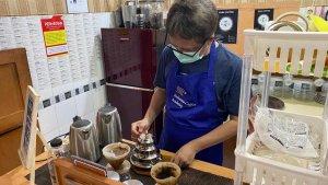 eks-pegawai-kpk-hotman-tambunan-membuka-kedai-kopi-11.jpg