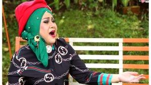 elvy-sukaesih-saat-menyanyikan-pecah-seribu.jpg