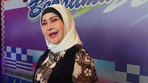 elvy-sukaesih-syn.jpg