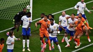 euro-2024-timnas-prancis-timnas-belanda-nathan-ake-dayot-upamecano.jpg