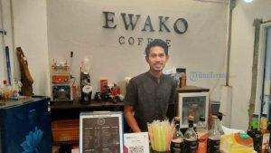 fiad-mudasir-guru-smpn-di-morotai-yang-sukses-nyambi-buka-kafe-kopi.jpg