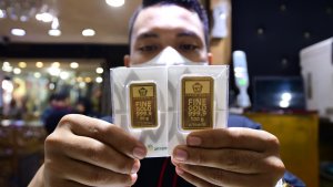 fluktuasi-harga-emas-jelang-akhir-tahun-di-malang_20221212_135102.jpg