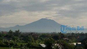 gunung-agung-erupsi-dan-teramati.jpg
