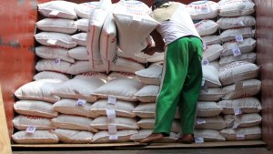 harga-beras-masih-tinggi_20180227_180009.jpg