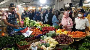 harga-kebutuhan-pokok-di-pasar-kosambi-bandung_20220425_191201.jpg