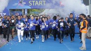 hary-tanoesoedibjo-dan-liliana-tanoesoedibjo-semangat-berlari-dengan-ribuan-peserta-dengan-antusias.jpg