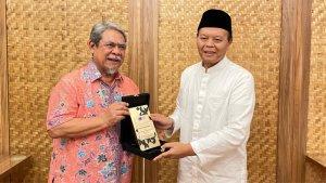 hnw-terima-penghargaan-2024.jpg