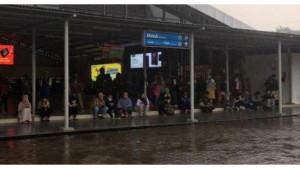 hujan-di-stasiun-bogor.jpg
