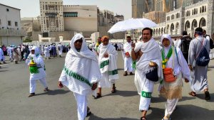 ibadah-salat-jumat-di-masjidil-haram-di-tengah-suhu-panas_20190726_193501.jpg
