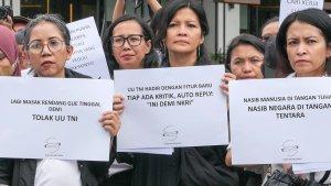 ibu2-revisi-UU-TNI.jpg