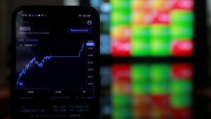 ihsg-ditutup-menguat-pada-perdagangan-perdana-2022_20220103_175655.jpg