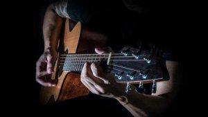 ilustrasi-bermain-gitar.jpg