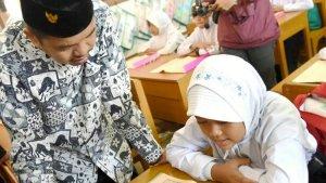 ilustrasi-guru-madrasah.jpg