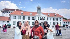 ilustrasi-kota-tua-jakarta.jpg