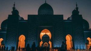ilustrasi-ramadan-masjid-di-abu-dhabi.jpg