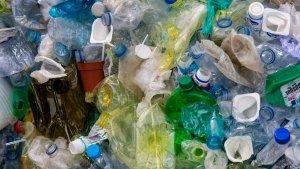 ilustrasi-sampah-plastik12345.jpg