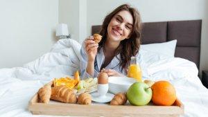 ilustrasi-sarapan-perlukah-sarapan-meskipun-tidak-merasa-lapar-di-pagi-hari.jpg