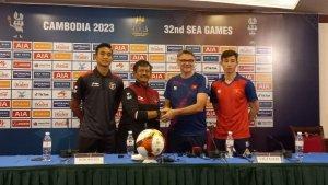 indra-sjafri-bersama-kapten-timnas-indonesia-rizky-ridho-saat-jumpa-press.jpg