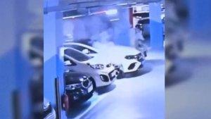 insiden-terbakarnya-mobil-listrik-mercedes-benz-eqe.jpg