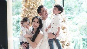 intip-keseruan-keluarga-sandra-dewi-dan-harvey-moeis-saat-buka-kado-natal-2020.jpg