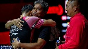 irwansyah-memeluk-jonatan-christie-setelah-memenangkan-pertandingan.jpg