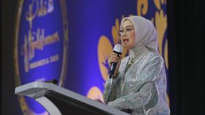 istri-cak-imin-rustini-m.jpg