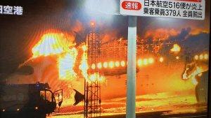 jal-airbus-a350-terbakar-hebat-di-haneda.jpg
