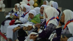 jamaah-calon-haji-tiba-di-asrama-haji-pondok-gede_20240511_122605.jpg