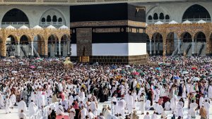 jamaah-haji-seluruh-dunia-padati-masjidil-haram_20240610_082304.jpg