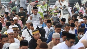 jamaah-muhamadiyah-salat-idul-fitri-di-jakarta-equestrian-park_20230421_091851.jpg