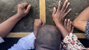 jemaah-haji-lakukan-tawaf-wada_20230703_135859.jpg