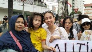 jesica-meminta-berkat-dari-paus-fransiskus.jpg