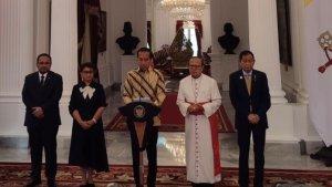jokowi-sebut-kedatangan-paus-fransiskus-ke-indonesia-merupakan-kunjungan-yang-bersejarah.jpg