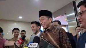 jokowi-tertawaaaa-ijazah.jpg
