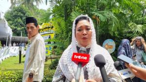k-Soeharto-melayat-ke-rumah-duka-istri-Wakil-P.jpg