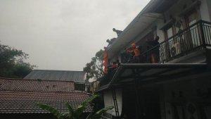 kakek-tewas-di-atap.jpg