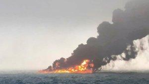 kapal-kargo-menabrak-kapal-tanker-minyak.jpg