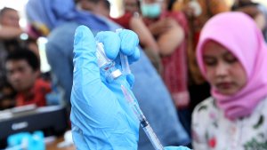 karyawan-pdam-bandung-disuntik-vaksin-flu-dari-bio-farma_20180330_173241.jpg