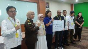 kejari-jaksel-serahkah-restitusi-kepada-kel-david-ozora.jpg