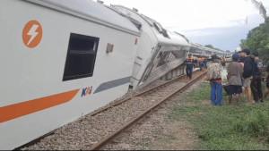 kereta-anjlok-Purwojaya-relasi-Gambir-Kroya.jpg