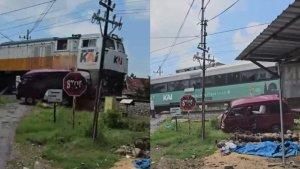 kereta-api-tabrak-mobil-di-madiun.jpg